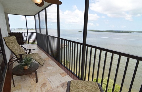 Punta Rassa Condo | Sanibel Harbour 1031: Adventure awaits-A private beach onsite+close to Sanibel and FM Beach to shell