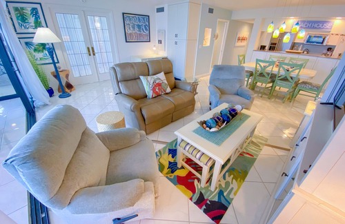 Punta Rassa Condo | Sanibel Harbour 1113: Escape to the water! Beautiful views + near FM Beach and Sanibel for shelling!