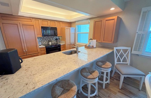 Punta Rassa Condo | Sanibel Harbour Resort Harbour Tower 317: Beautiful waterfront corner balcony
