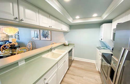 Punta Rassa Condo | Sanibel Harbour Resort Harbour Tower 712: Beachfront condo overlooking dazzling waters