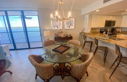 Punta Rassa Condo | Sanibel Harbour Resort Bay View Tower 731: Offering stunning views of the islands from the balcony.