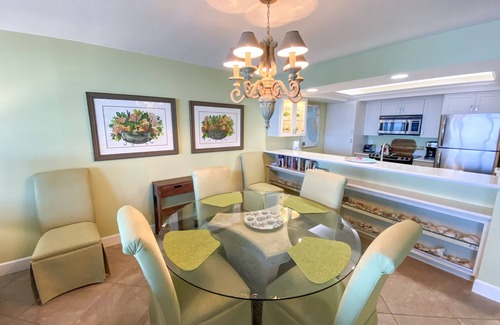 Punta Rassa Condo | Sanibel Harbour Resort Harbour Tower 715: Waterfront condo with beach and gorgeous sunset views