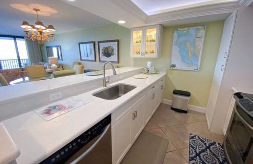 Punta Rassa Condo | Sanibel Harbour Resort Harbour Tower 715: Waterfront condo with beach and gorgeous sunset views