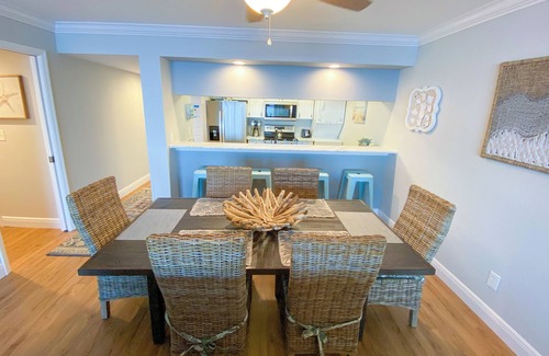 Punta Rassa Condo | Sanibel Harbour Resort Harbour Tower 814: Renovated waterfront condo with beach, pool, grill