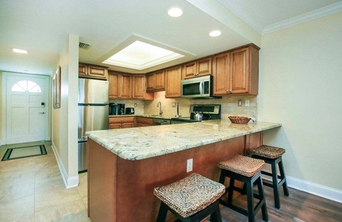Sanibel Condo | Sanibel Island condo steps from the beach - Breakers West B7