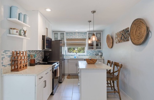 Belle Meade House | Sanibel Sunrise- Remodeled West End Home