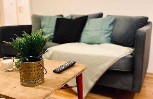 Andreasvorstadt Apartment | Saniertes Studio - Elisa - mit Balkon, WLAN, Smart-TV & Küche in City-Nähe