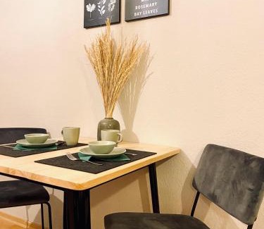Andreasvorstadt Apartment | Saniertes Studio - Elisa - mit Balkon, WLAN, Smart-TV & Küche in City-Nähe