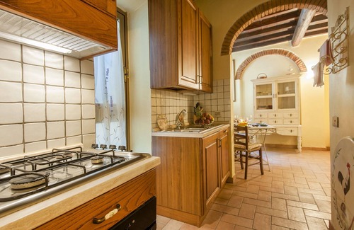 Sant' Ambrogio Apartment | Sant' Egidio is 5 mins from the Dome. On the ground floor with WI.FI and Air Con