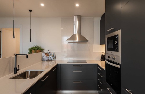 El Camp de l'Arpa del Clot Apartment | Sant Pau Balcony - Trendy 2BR near Avinguda Gaudi
