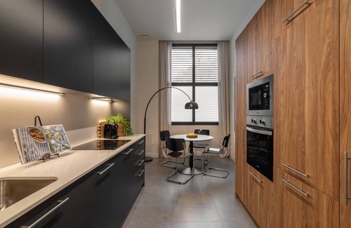 El Camp de l'Arpa del Clot Apartment | Sant Pau Patio - 2BR near Avinguda Gaudi with Patio