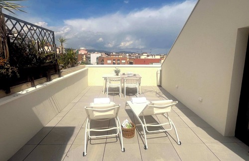 El Camp de l'Arpa del Clot Apartment | Sant Pau Patio - 2BR near Avinguda Gaudi with Patio