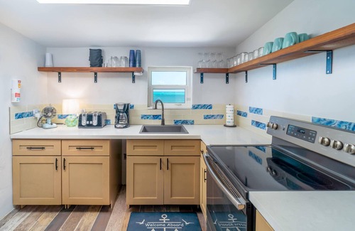 Cockburn Town Cottage | Santa Clara Cottage @ The Lookout > Beachfront w/AC