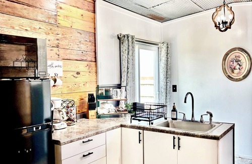 Hutchinson House | Santa Fe Chief Traincars Private and Secluded Retreat in the Country.