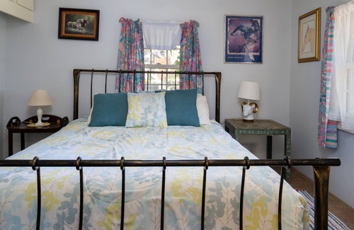 Canoncito House | Santa Fe Getaway | Pet Friendly, Scenic Views!