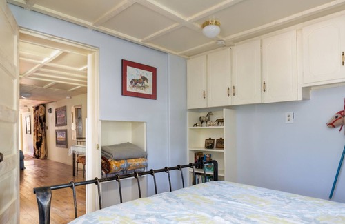 Canoncito House | Santa Fe Getaway | Pet Friendly, Scenic Views!