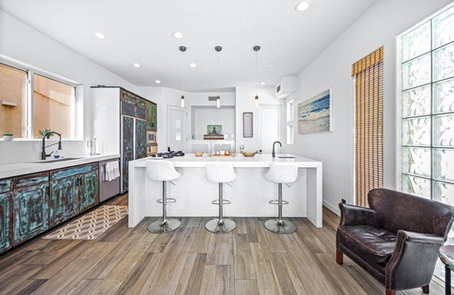 Downtown House | Santa Monica Beach Front Modern Home-Walk to SM Pier and 3rd St. Promenade-