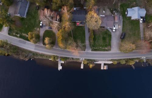 Bracebridge House | Santa's Village Muskoka Retreat - Waterfront Kayaks Hot Tub