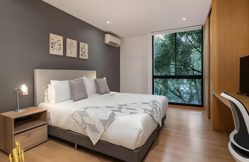 Las Lomas I Apartment | Santacoloma 407 Peaceful apt with green views. AC
