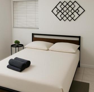 Edgewood House | Santamaria Fort Lauderdale Airport