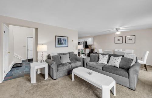 North Creek House | Santanoni 60H - Renovated Townhome with Privacy