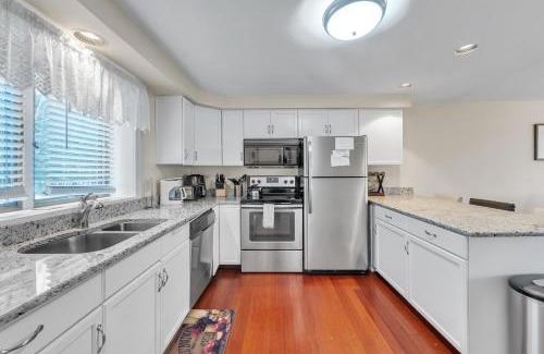 North Creek House | Santanoni 60H - Renovated Townhome with Privacy