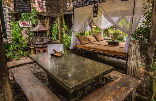 Kaliasem House | Santhika Bed and Breakfast Lumbung bungalow