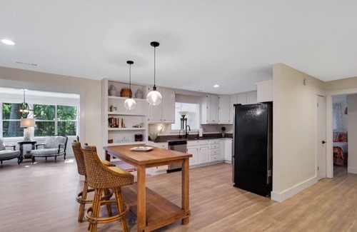 Mossy Oaks House | "Santini Cottage" WELCOME MARINE BOOT CAMP GRADUATE FAMILIES!