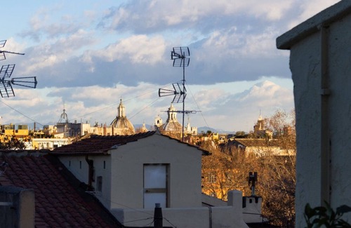Trastevere Apartment | Santonofrio Romantica, between Trastevere and the Vatican