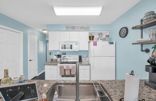 Wilmington Beach Condo | Santorini Dreaming @ CB Oceanfront 2 Bdrm w/Pool