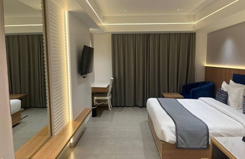 Bhopal Hotel | Sapphire Blue