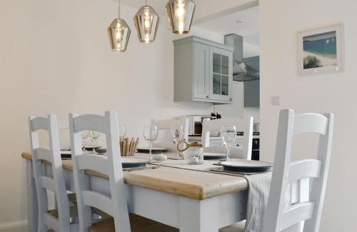 Pakefield House | Sapphire Cottage