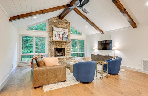 Cashiers House | Sapphire Home with Fireplace Near Skiing and Hiking!