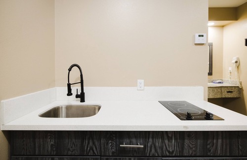 Channelview Hotel | Sapphire Inn & Suites