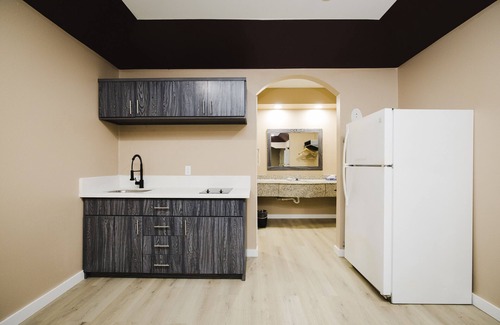 Channelview Hotel | Sapphire Inn & Suites