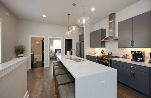 Hillsboro West End House | Sapphire Loft - 4 Bdrm/4.5 Bath - Rooftop Patio