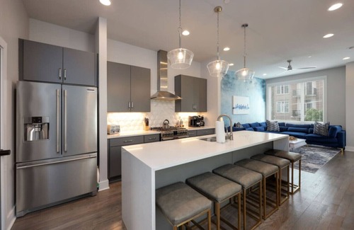 Hillsboro West End House | Sapphire Loft - 4 Bdrm/4.5 Bath - Rooftop Patio