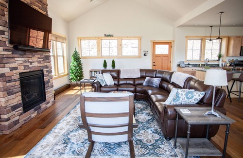 Emigrant House | Sapphire Solace · Sapphire skies and mountain views of a lifetime