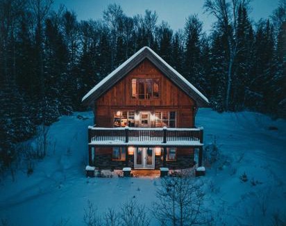 Notre-Dame-de-la-Merci Ski Chalet | Sara Architect Cabin, Spa, Sauna & Hiking