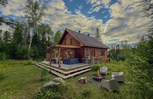 Notre-Dame-de-la-Merci Ski Chalet | Sara Architect Cabin, Spa, Sauna & Hiking