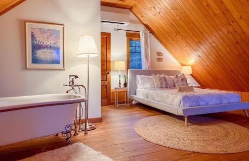 Notre-Dame-de-la-Merci Ski Chalet | Sara Architect Cabin, Spa, Sauna & Hiking