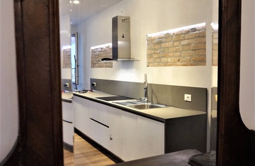Castello Apartment | SARA'S LUXURY HOME 5 MINUTES FROM S.MARCO SQUARE IT027042C2M2HHTK9B
