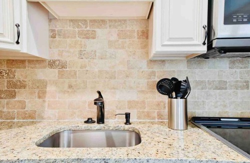 Central Sarasota Apartment | Sarasota Downtown Pet-Friendly 1BD/1BA-Lido Beach