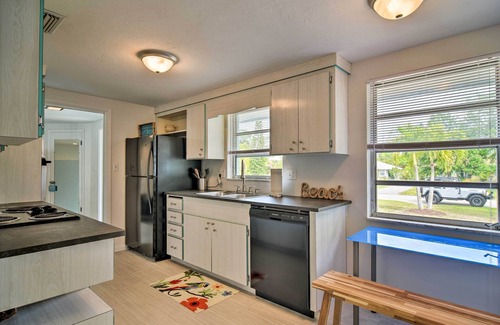 Trailer Estates House | Sarasota Home w/Large Backyard & Water Access
