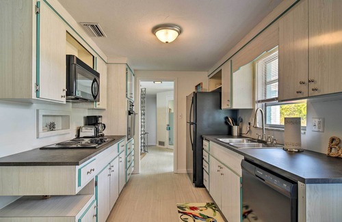 Trailer Estates House | Sarasota Home w/Large Backyard & Water Access