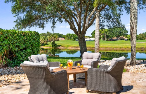 Misty Creek House | Sarasota Retreat: Sleeps 21, heated pool near beaches & top attraction