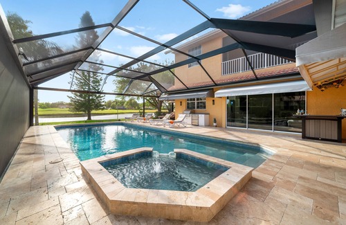 Misty Creek House | Sarasota Retreat: Sleeps 21, heated pool near beaches & top attraction