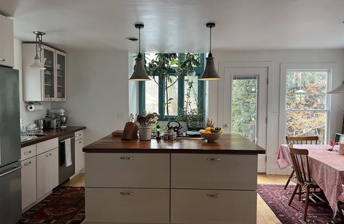 Saratoga Springs House | Saratoga, Belmont historic in-town home rental. Walk to track and downtown.