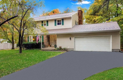Saratoga Springs House | Saratoga Links track rental 4 bed 2.5 bath. Sleeps 8!