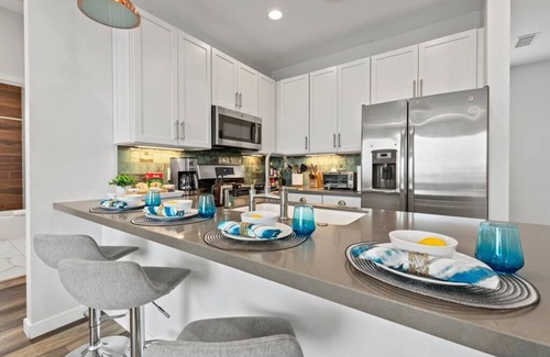 Point Loma Heights House | Saratoga Sunset | Rooftop | Sleek | Walk to Beach